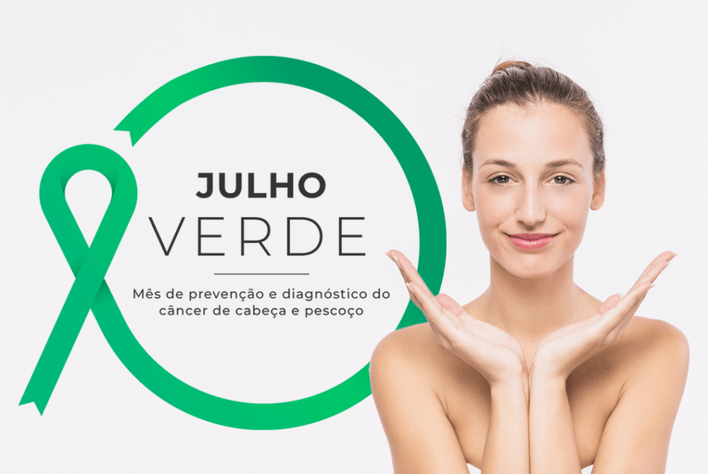 Mulher fazendo símbolo da campanha Julho Verde com as mãos, ao lado da arte oficial da campanha, com cor verde predominante.