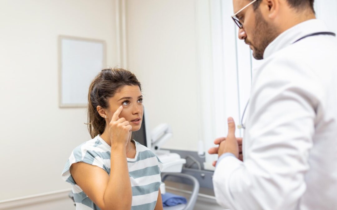 Retração Palpebral: Doença que altera a posição das pálpebras e deixa os olhos arregalados